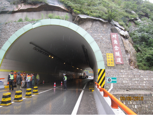 山體墜石受損橋梁加固（一）