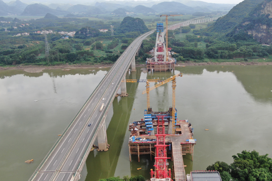 盤龍柳江特大橋。